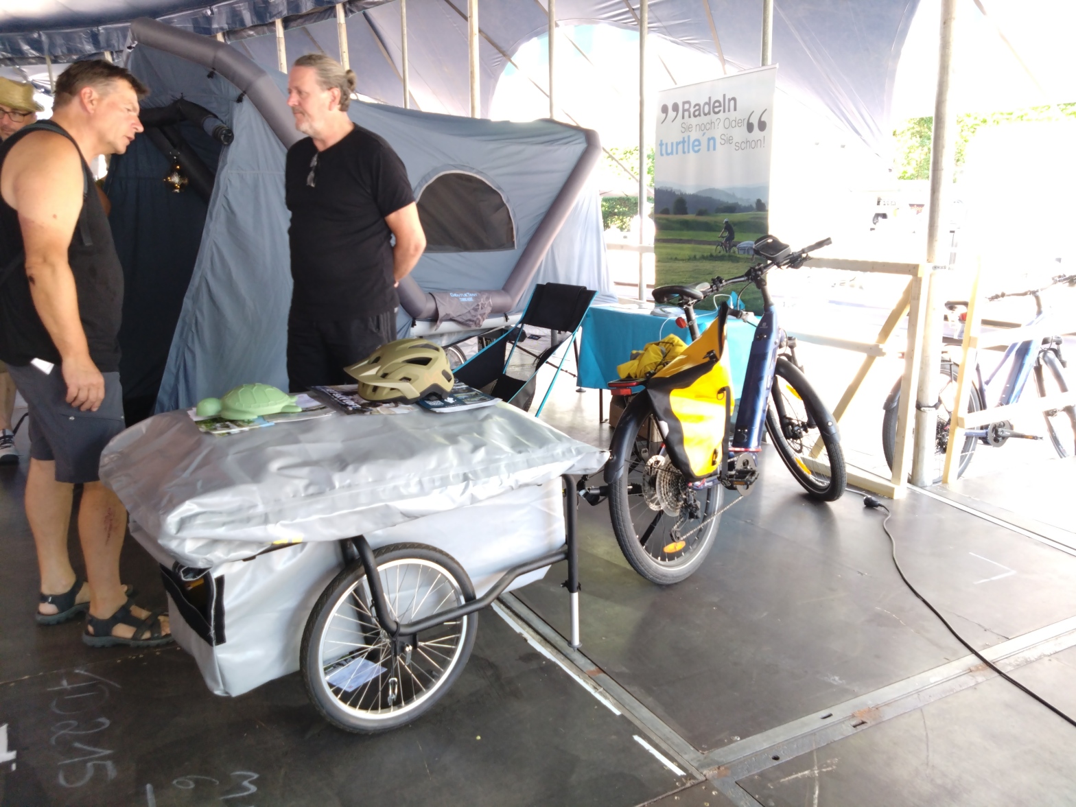 B Turtle – Das Zelt im Anhänger vom E-Bike